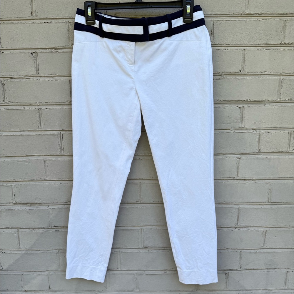 EUC The Limited Signature Stretch Size 2 White Pants with Navy Blue Belt Accent
